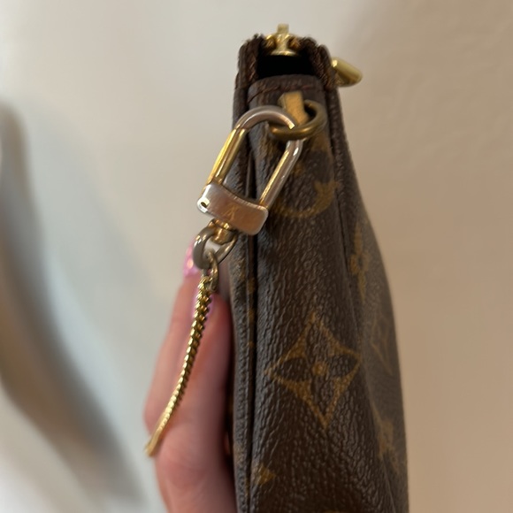LOUIS VUITTON AUTHENTIC POUCHETTE - Picture 5 of 7